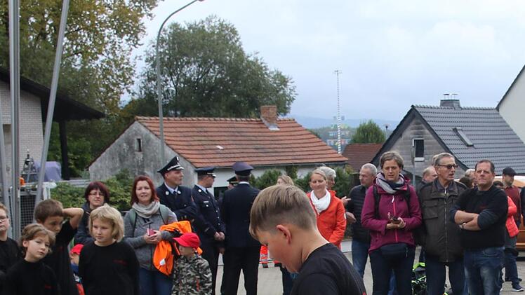 Geschicklichkeit, einr ruhige Hand, aber Schnelligkeit waren die Anforderungen beim Eierlauf über einen Parcours. Foto: Michael Stelzner