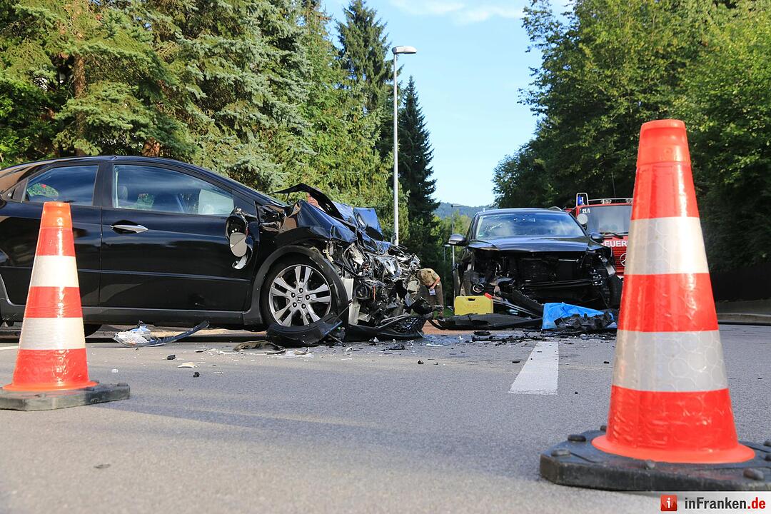 Auto übersehen: Zwei Verletzte bei Unfall in Ebermannstadt