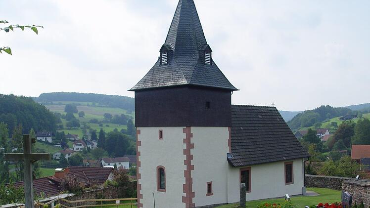 Die Kirche vom Friedhof gesehen. Foto: Brigitta Kempe-Wolf