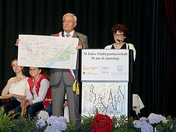 Bürgermeister Jean-Guy Alix mit Dolmetscherin Rosa Abel  Fotos: Richard Sänger