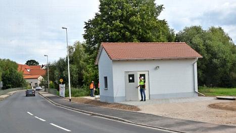 Über das Pumpwerk wurde ein kleines Haus gebaut.  Foto: Bernhard Panzer