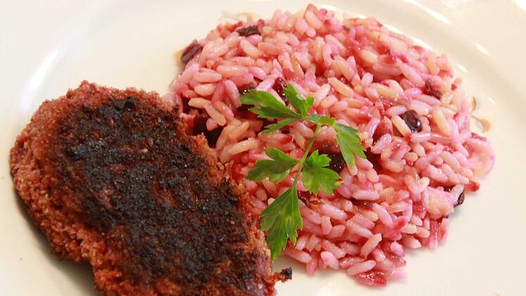 Rote-Bete-Bratling dazu Rote-Bete-Reis