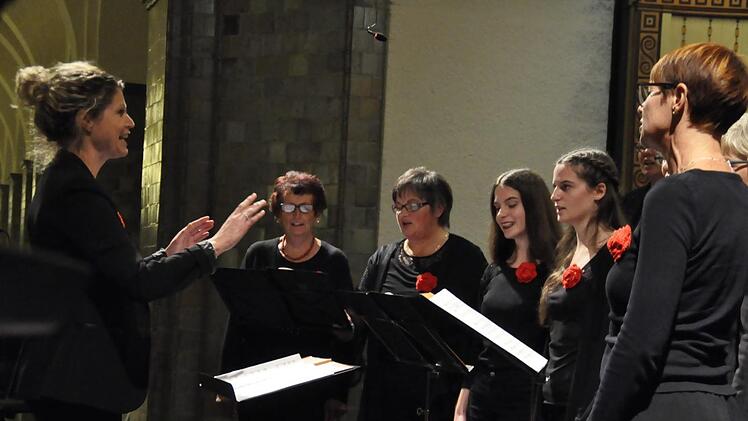 Ein engagierter Chor und seine Chorleiterin Yvonne Roth-Wächter - die "fun@music" der Chorgemeinschaft Thulba.