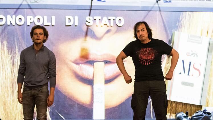 Probenszene zu "Bezahlt wird nicht" von Dario Fo am Landestheater CoburgFoto: Jochen Berger