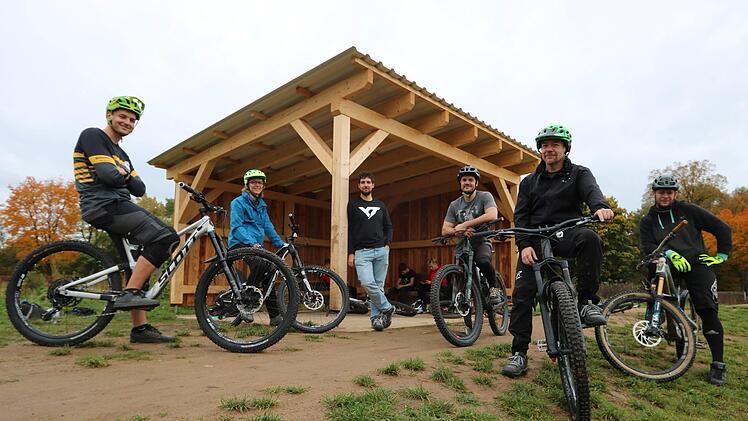 Ein Teil des Teams hinter der "Trail Park Forchheim"-Idee: Stefan Zieringer (v.l.), Petra Ried, Matthias Sandbrink, Sebastian Koch, Holger Ried und David Krieg Foto: Ronald Heck