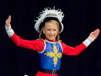 Sophia Meißner von den Effect's belegte bei den oberfräbnkischen Meisterschaften den 1. Platz als Tanzmariechen. Fotos: Albert Höchstädter