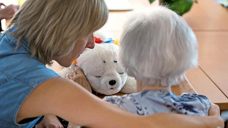 Demenz spielt in unserer alternden Gesellschaft eine zunehmende Rolle. Die Betroffenen brauchen eine umfassende Betreuung. Foto: David Hecker/dpa/Archiv