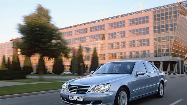 Gut gekleidet und mit Luxuslimousinen treten Betr&uuml;ger auf, die seit August in N&uuml;rnberg gemeldet wurden. Die Polizei gibt Hinweise zum Vorgehen der M&auml;nner. Foto: Symbolbild, Daimler