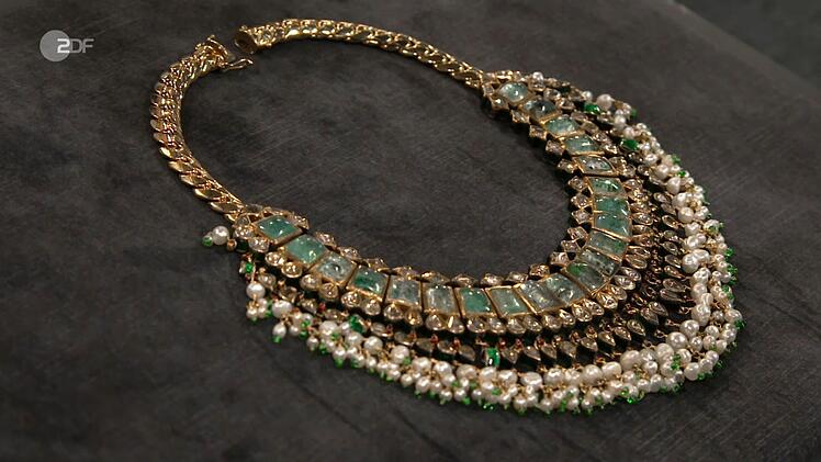 Ein indisches Gold-Collier mit reichlich Edelsteinen wollte Winfried für 3.000 Euro loswerden.
