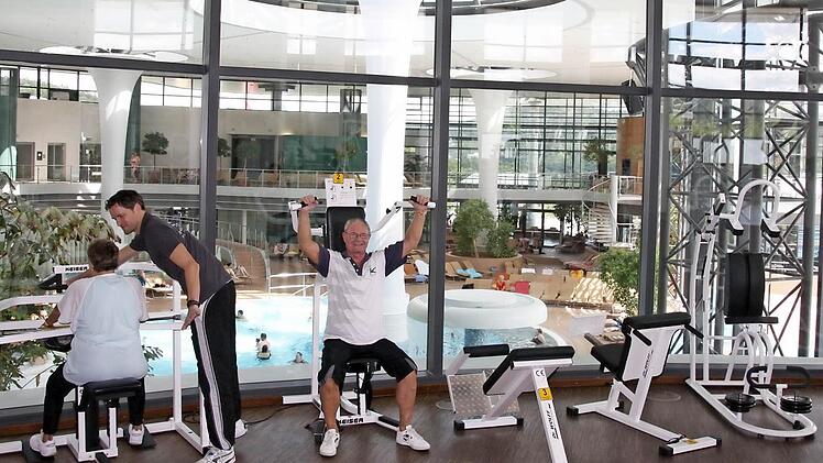 Die Fitness-Arena der "KissSalis"-Therme bietet Neubürger ein kostenloses Personaltraining an.  Fotos: Edgar Bartl