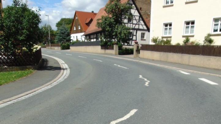 Die Hauptstraße in Weingarts ist stark in Mitleidenschaft gezogen worden. Foto: map