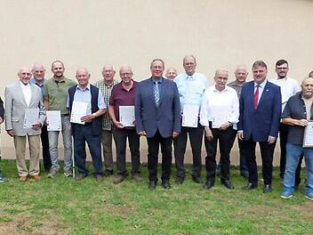 Der Rassegeflügel- und Kaninchenzuchtverein Untersteinach zeichnete bei der 60-Jahr-Feier treue Mitglieder aus. Foto: Klaus-Peter Wulf