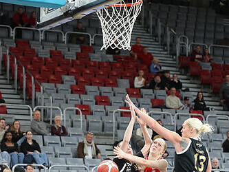 Auf gro&szlig;er B&uuml;hne: Baskets-Frauen gl&uuml;cklos in der Offensive