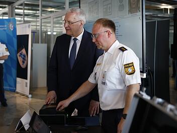 Herrmann stellt Neuerung am Flughafen N&uuml;rnberg vor - st&auml;rkere Kontrollen