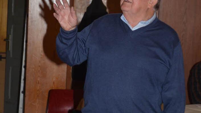 Martin Weber aus Ludwigsstadt bei seinem Vortrag  Foto: Hofmann