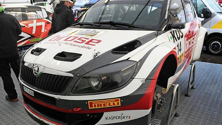 Der Skoda Fabia S2000 von Dominik Dinkel soll auch beim 2. Lauf zur deutschen Rallye-Meisterschaft wieder volle Leistung bringen und bis ins Ziel halten. Fotos: Daniela Bingart