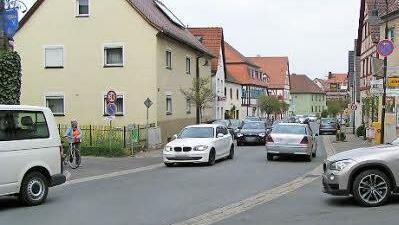 Der Abzweig Leutenbacher Straße ist der Verkehrsknotenpunkt in Kirchehrenbach. Foto: Heidi Amon