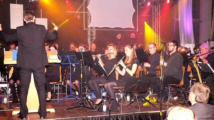 Mit dem "House of Music" ging das Blasorchester Sand in diesem Jahr auf eine musikalische Zeitreise. Foto: Alfons Beuerlein