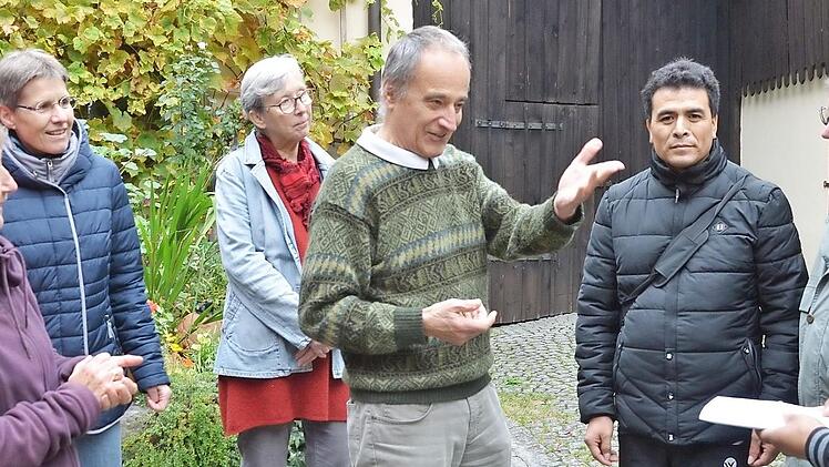 1800 Euro wurden von "Kultur grenzenlos" &uuml;bergeben. Hans Meister fungierte als Dolmetscher.