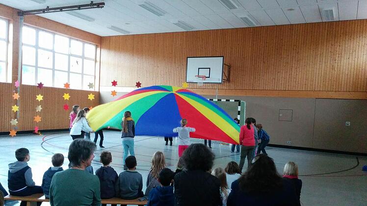 Begrüßung der neuen Zeitlofser Grundschulleiterin. Foto: Grundschule Zeitlofs