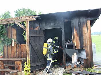 Die Feuerwehren löschten den Brand in Reitsch schnell ab.  Foto: Friedwald Schedel