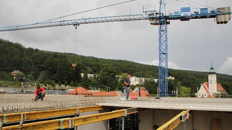 Die Baustelle im Schlosspark des Staatsbads Bad Brückenau schreitet voran. Foto: Ulrike Müller