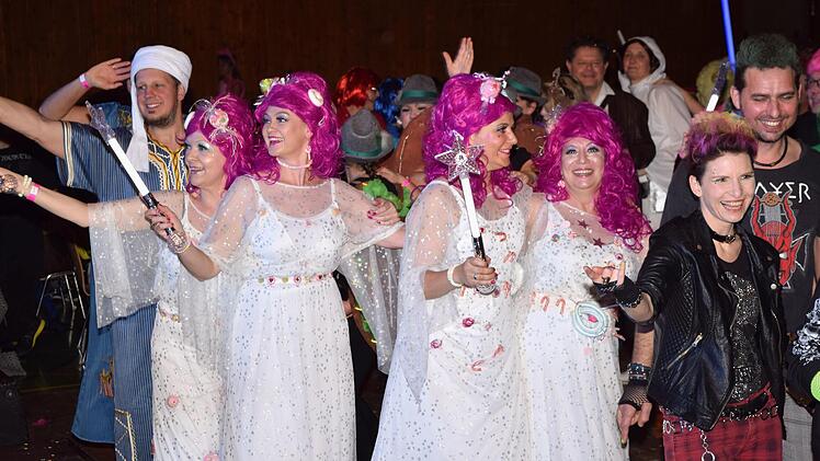 Von wegen unterk&uuml;hlt: die Eisprinzessinnen Fotos: Dieter Radziej