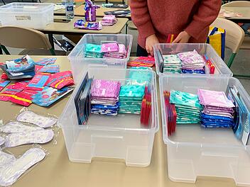 Fürth: Helene-Lange-Gymnasiasten statten Schultoiletten mit Tampons und Binden aus