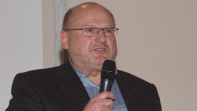 Der ehemalige Leiter der Polizeiinspektion Lichtenfels, Willibert Lankes,  berichtete in der vollbesetzten ehemaligen Synagoge über die Untaten des mehrfachen Raubmörders Johann Hein vor 90 Jahren.Alfred Thieret