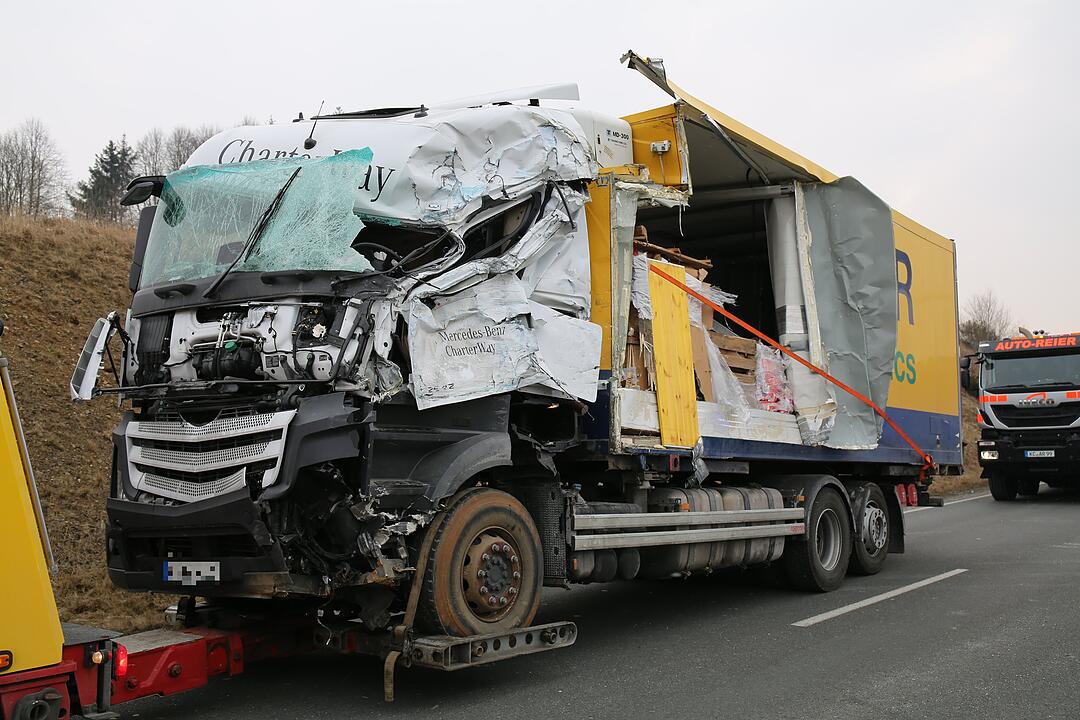 Schwerer Lkw-Unfall im Landkreis Hof