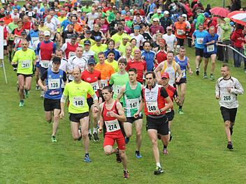 171 Frauen und Männer - so viele wie im Vorjahr - gingen auf die 9,5 Kilometer lange Strecke durch das Wülflinger Wässernachtal.