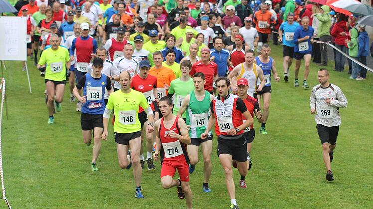 171 Frauen und Männer - so viele wie im Vorjahr - gingen auf die 9,5 Kilometer lange Strecke durch das Wülflinger Wässernachtal.