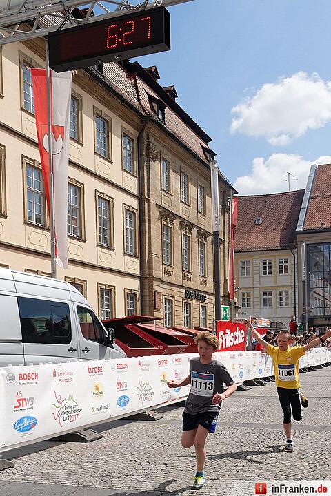 Weltkulturerbelauf 2017 in Bamberg: Der Zieleinlauf am Maxplatz