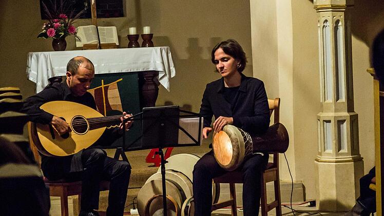 Der Lautenvirtuose Nehad el Sayed und die Perkussionistin Nora Thiele begeisterten bei ihrem Konzert in der Johanneskirche Elsa.Foto: Jochen Berger