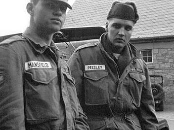 Elvis Presley war im Herbst 1959 für zwei Wochen zum Manöver in Wildflecken.  Foto: Archiv Saale-Zeitung