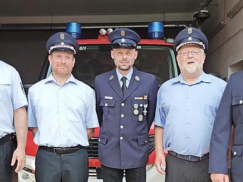 Das Führungsteam (v. links): Marko Fischer (Kdt.), Benedikt Spörl (2. Vorsitzender), Marco Schramm (Vorsitzender), Hubert Herold (ehemaliger Vorsitzender), Martin Herold (2. Kdt.)