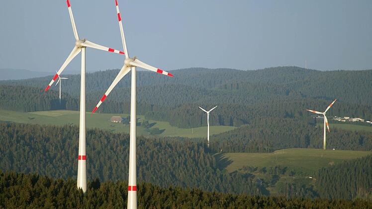 Moderne Windkraftanlagen haben eine Gesamthöhe von 199 Metern bei 139 Meter Nabenhöhe. Sieben solcher Rotoren will die Windstrom Rugendorf GmbH & Co KG bei Rugendorf bauen.  Foto: dpa
