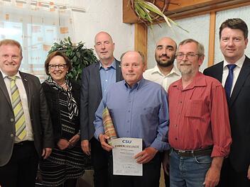 Langjährige Mitglieder wurden in der Jahreshauptversammlung des CSU-Ortsverbandes Maßbach-Volkershausen geehrt (von links: Matthias Klement, Bezirksrätin Karin Renner, Bernd Streit, Reinhold Thomas, Stefan Dittmar, Hubert Klopf, MdL Sandro Kirchner ).Judith Streit