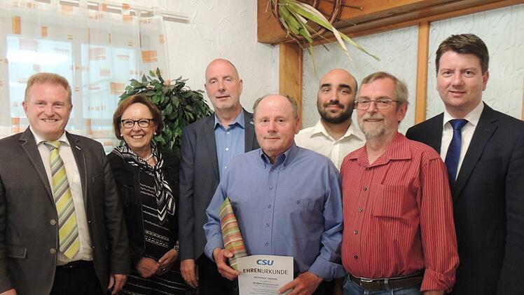 Langjährige Mitglieder wurden in der Jahreshauptversammlung des CSU-Ortsverbandes Maßbach-Volkershausen geehrt (von links: Matthias Klement, Bezirksrätin Karin Renner, Bernd Streit, Reinhold Thomas, Stefan Dittmar, Hubert Klopf, MdL Sandro Kirchner ).Judith Streit