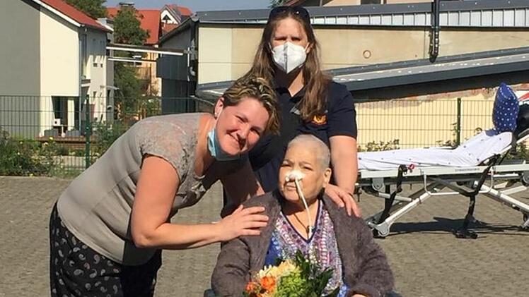 Der W&uuml;nschewagen des ASB Kronach konnte einer krebskranken Patientin eines Coburger Hospizes ihren letzten Wunsch erf&uuml;llen. Am Mittwochmorgen (6. Oktober 2021) wurde Maria abgeholt.