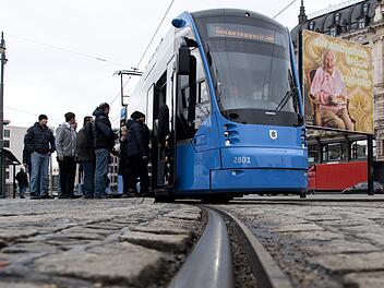 München: Straßenbahn mit Bundeswehr-Werbung beklebt - Fahrer wollen Dienst verweigern