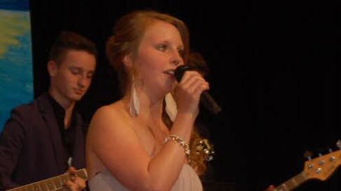 Lara Tröster sang den WM-Song "Auf uns".