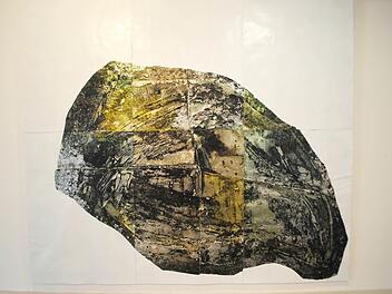 Katrin König: Collagraphie und Lack auf Aluminiumfolie. 190 x 210 cm.   Foto: Carolin Herrmann