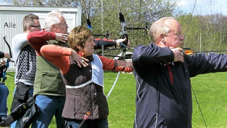 Das Bogenschießen nutzen viele Mitglieder auch zur Entspannung vom Alltag. Foto: Johanna Blum