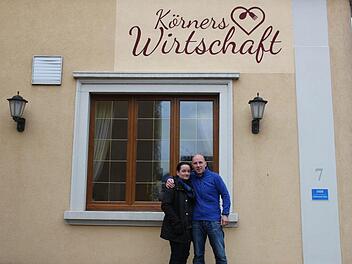 Manuela und Jörg Buse haben den leer stehenden Gasthof Körner in Arnshausen gepachtet.  Foto: Anja Greiner