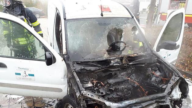 Da ist nichts mehr zu retten: Das Auto des Kulmbacher Tierschutzvereins ist komplett ausgebrannt. Foto: Tierschutzverein Kulmbach