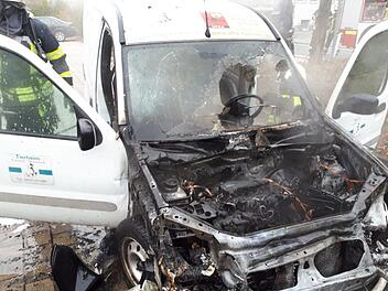 Da ist nichts mehr zu retten: Das Auto des Kulmbacher Tierschutzvereins ist komplett ausgebrannt. Foto: Tierschutzverein Kulmbach