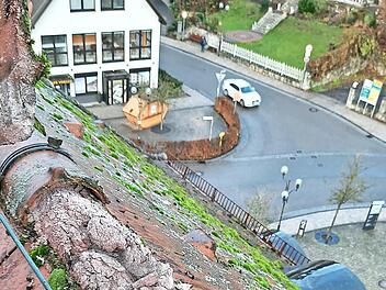 Nicht nur der Mörtel auf dem Dach des Alten Rathauses bröckelt, sondern viele Teile der Bad Brückenauer städtischen Infrastruktur. Jetzt müssen eine Umorientierung und ein Gesamtkonzept her.