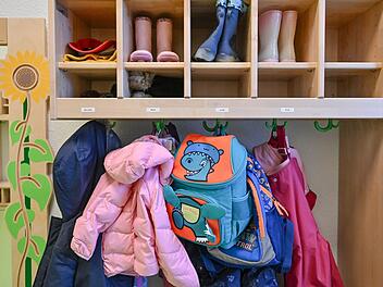 Möhrendorf: Mann verschenkt Süßigkeiten vor Kindergarten - Polizei wendet sich an panische Eltern Möhrendorf: Mann verschenkt Süßigkeiten vor Kindergarten - Polizei wendet sich an panische Eltern