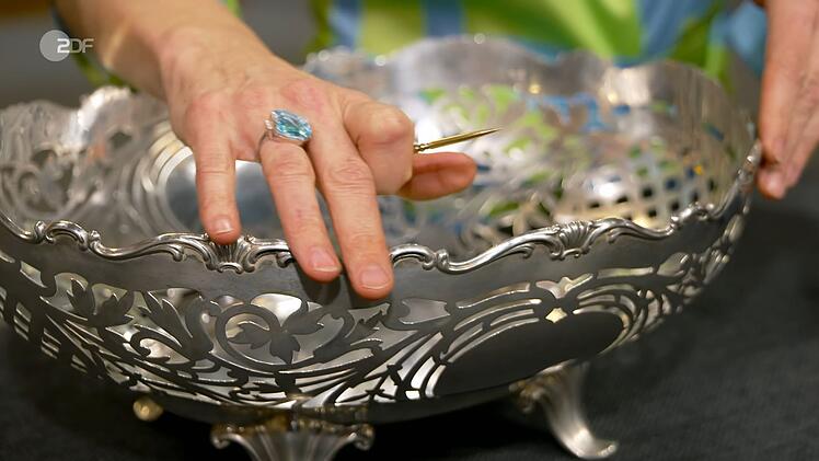 Die Silberschale vom Dresdener Hofjuwelier Georg Schnauffer aus den 1910er bis 30er Jahren hatte einen Wert von 1.000 bis 1.200 Euro.